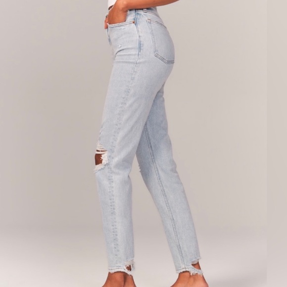Abercrombie & Fitch Denim - Abercrombie & Fitch the Mom high-rise Jean 31/12